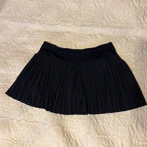 Lululemon black running skirt. Size 6.